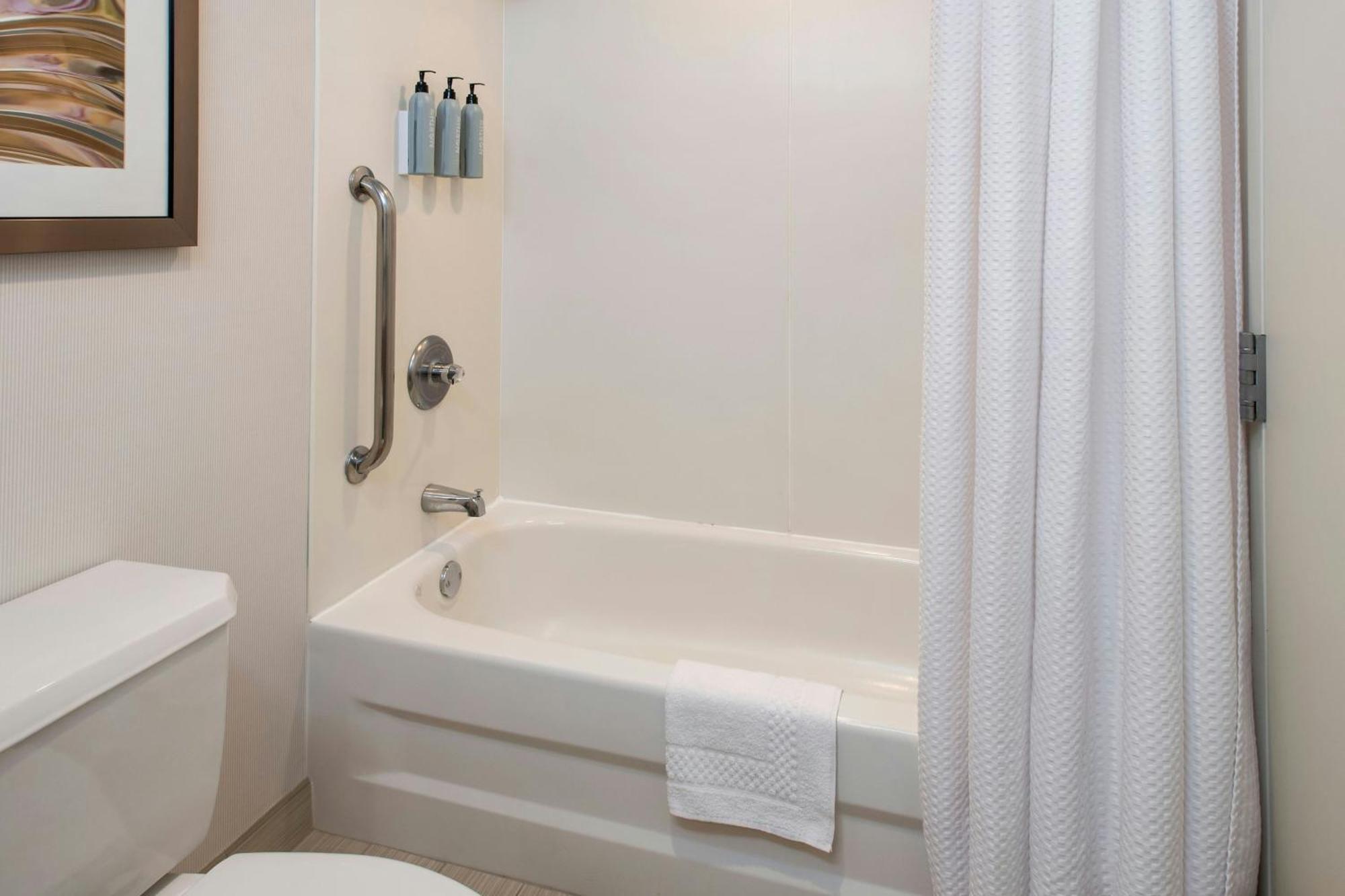 Courtyard Binghamton Hotel Vestal Екстериор снимка